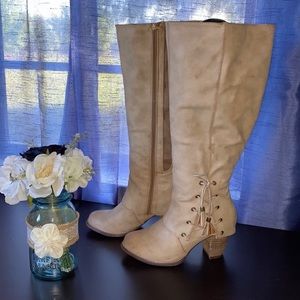 Knee high
21/2" heel
Faux leather
Size 9 W
See pictures for wear from 🏍️ pegs!